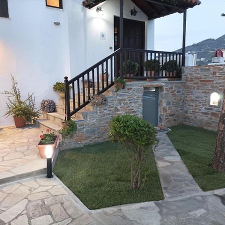 Nikolaos Studios Apartments Скопелос Екстериор снимка