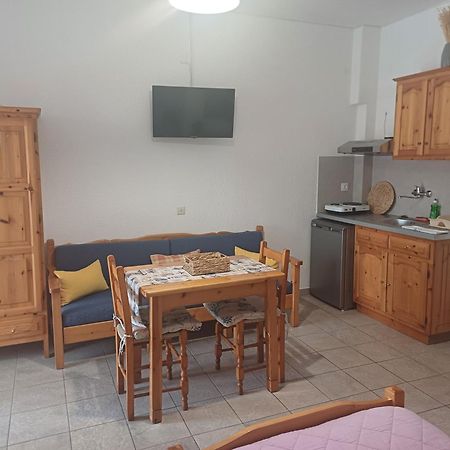 Nikolaos Studios Apartments Скопелос Екстериор снимка