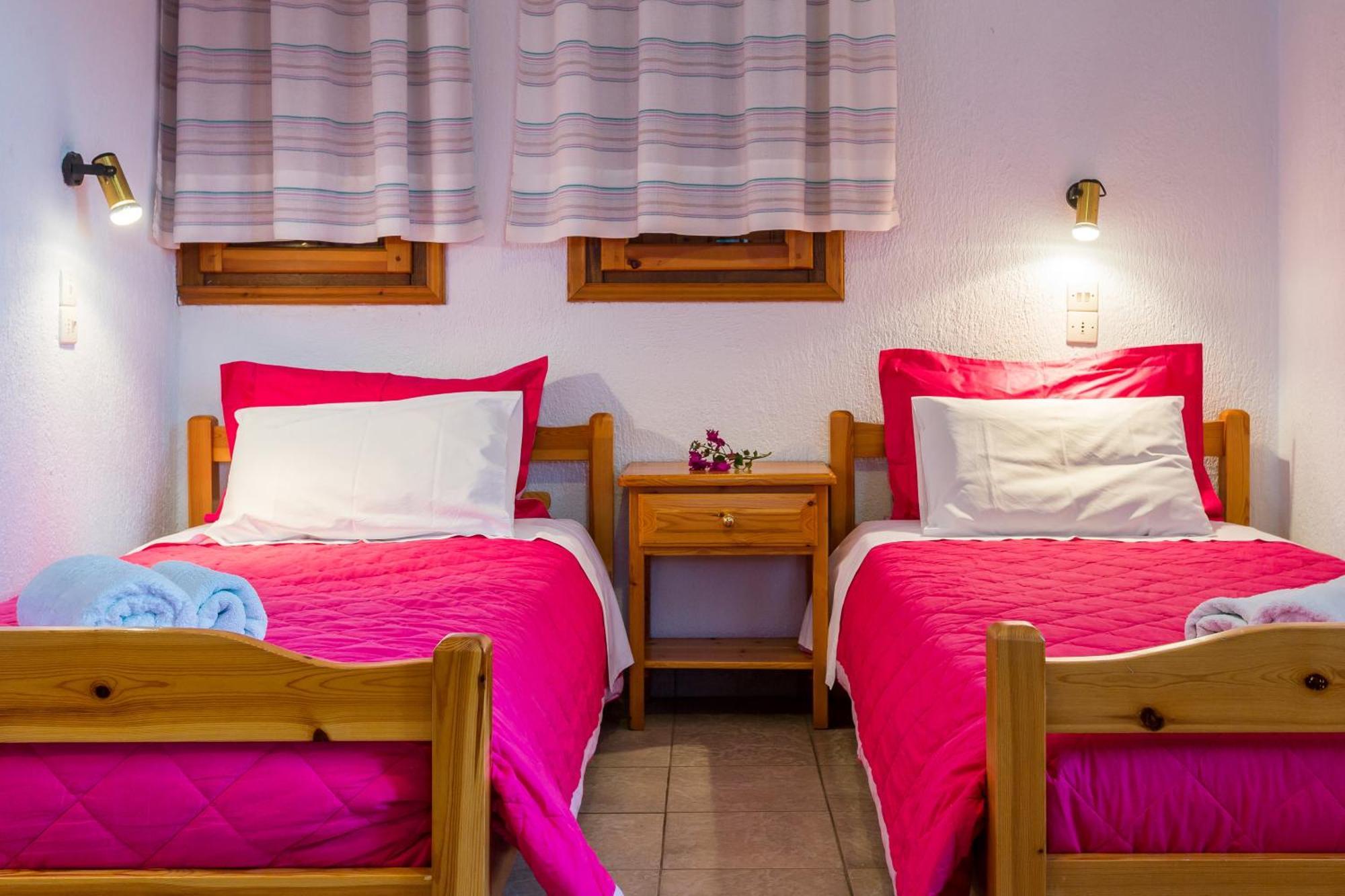 Nikolaos Studios Apartments Скопелос Екстериор снимка