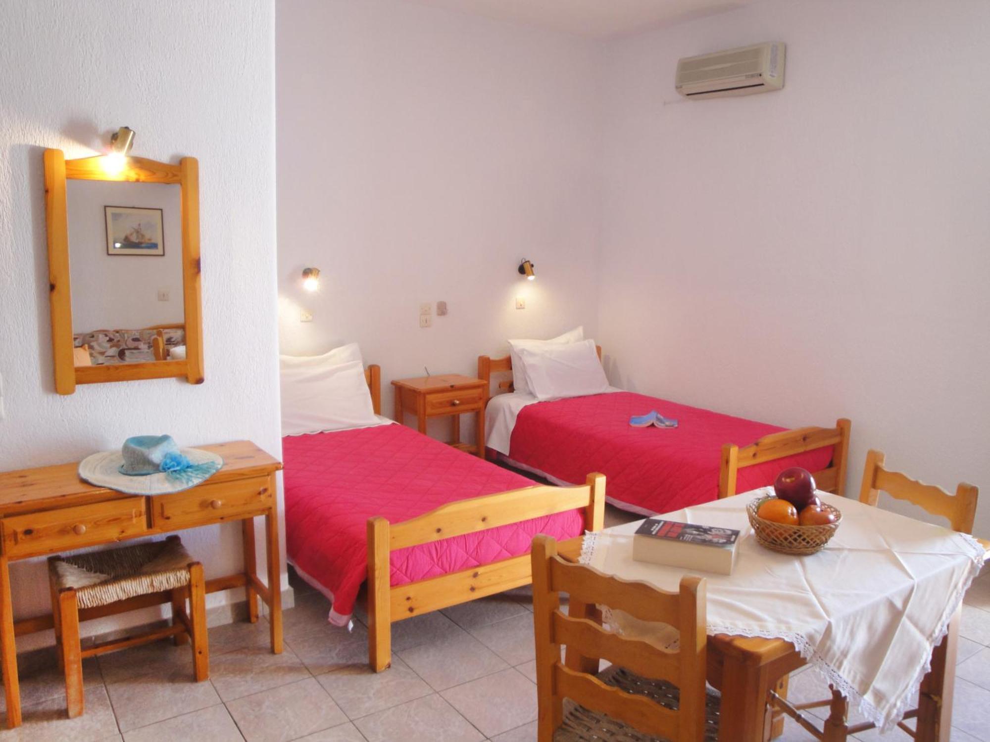 Nikolaos Studios Apartments Скопелос Екстериор снимка