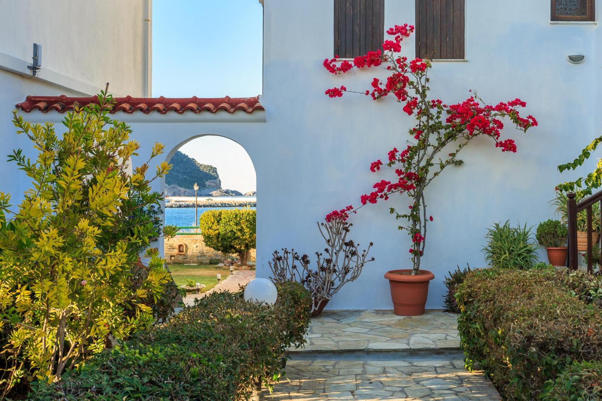 Nikolaos Studios Apartments Скопелос Екстериор снимка