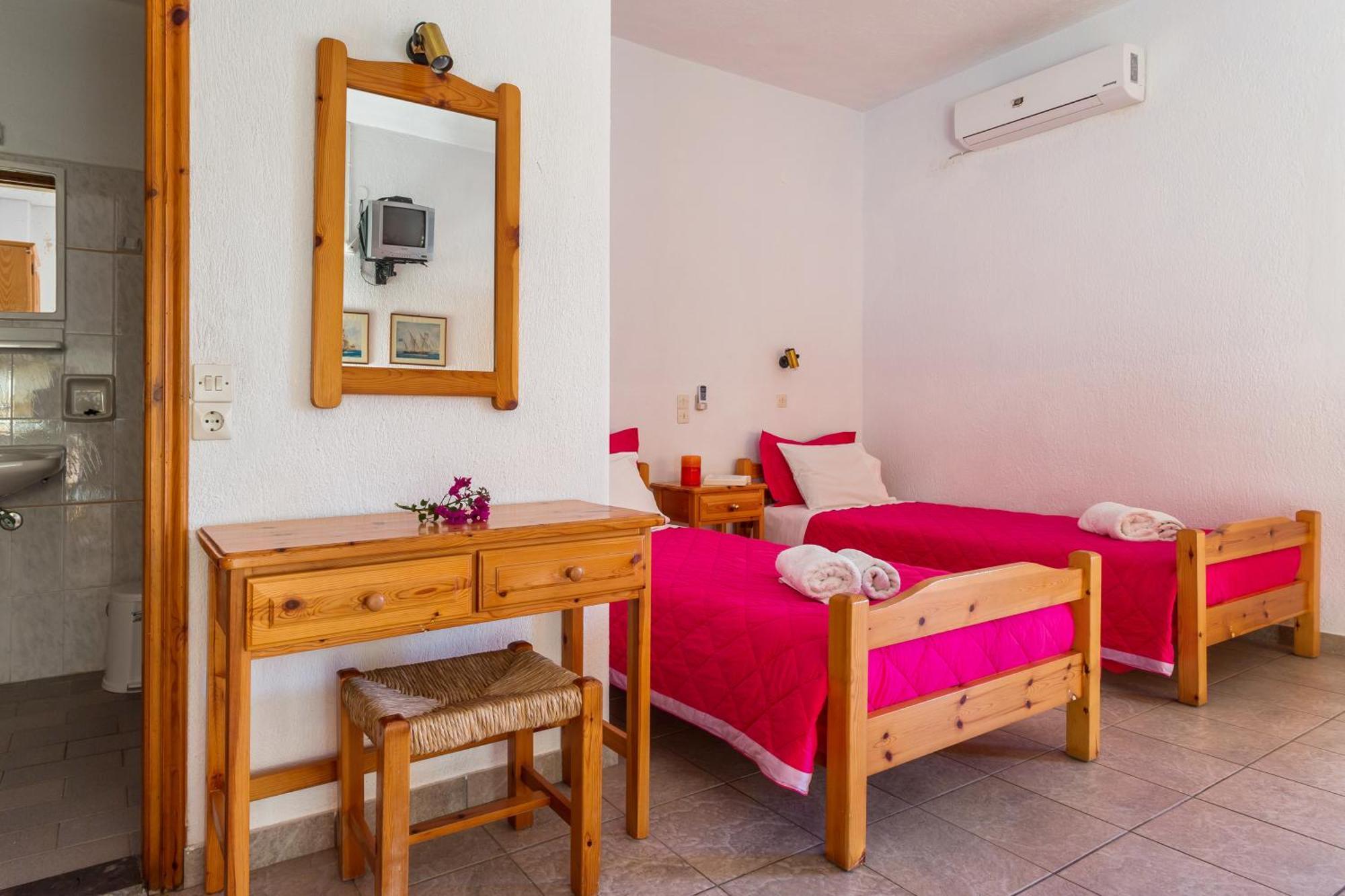 Nikolaos Studios Apartments Скопелос Екстериор снимка