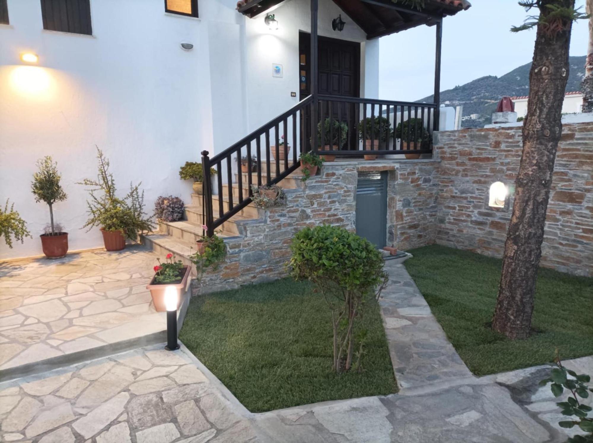Nikolaos Studios Apartments Скопелос Екстериор снимка