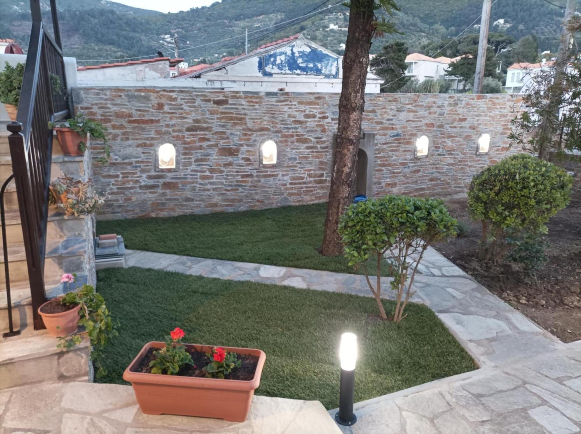 Nikolaos Studios Apartments Скопелос Екстериор снимка