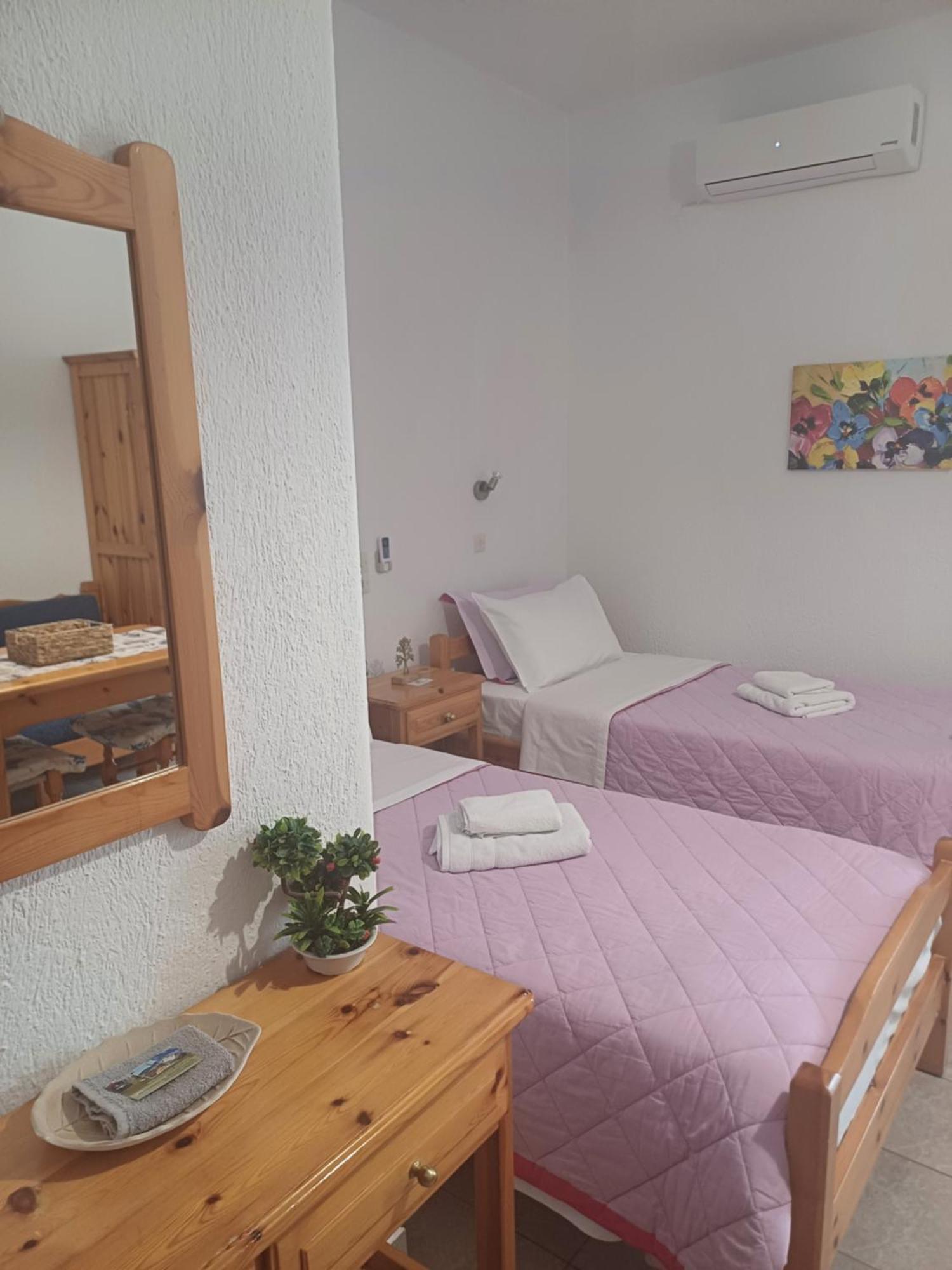 Nikolaos Studios Apartments Скопелос Екстериор снимка